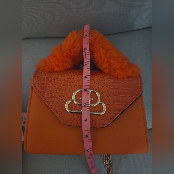 Chic Orange Croc-Embossed Crossbody Bag with Gold Chain - Picture 6 of 6